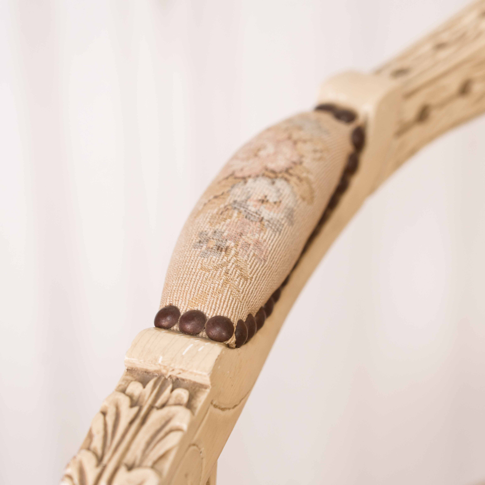 Кресло в стиле Людовика XVI