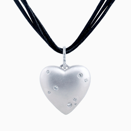 Матовый серебряный кулон "Сердце" с фианитами