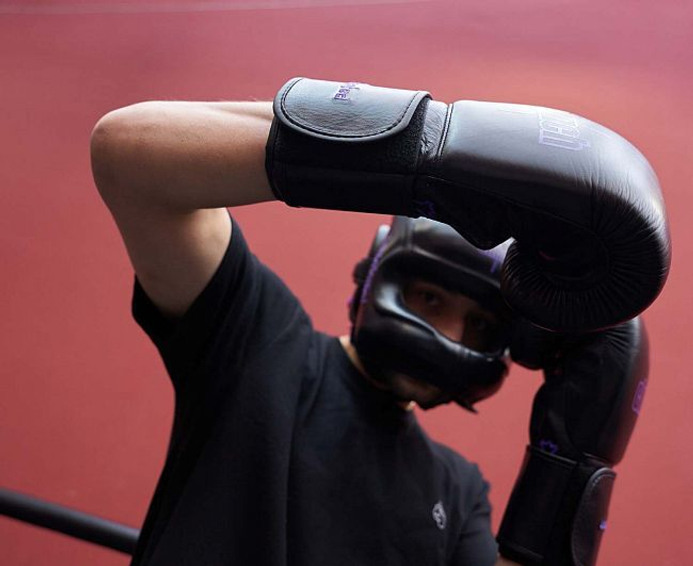 Перчатки боксерские Clinch Undefeated черные C161