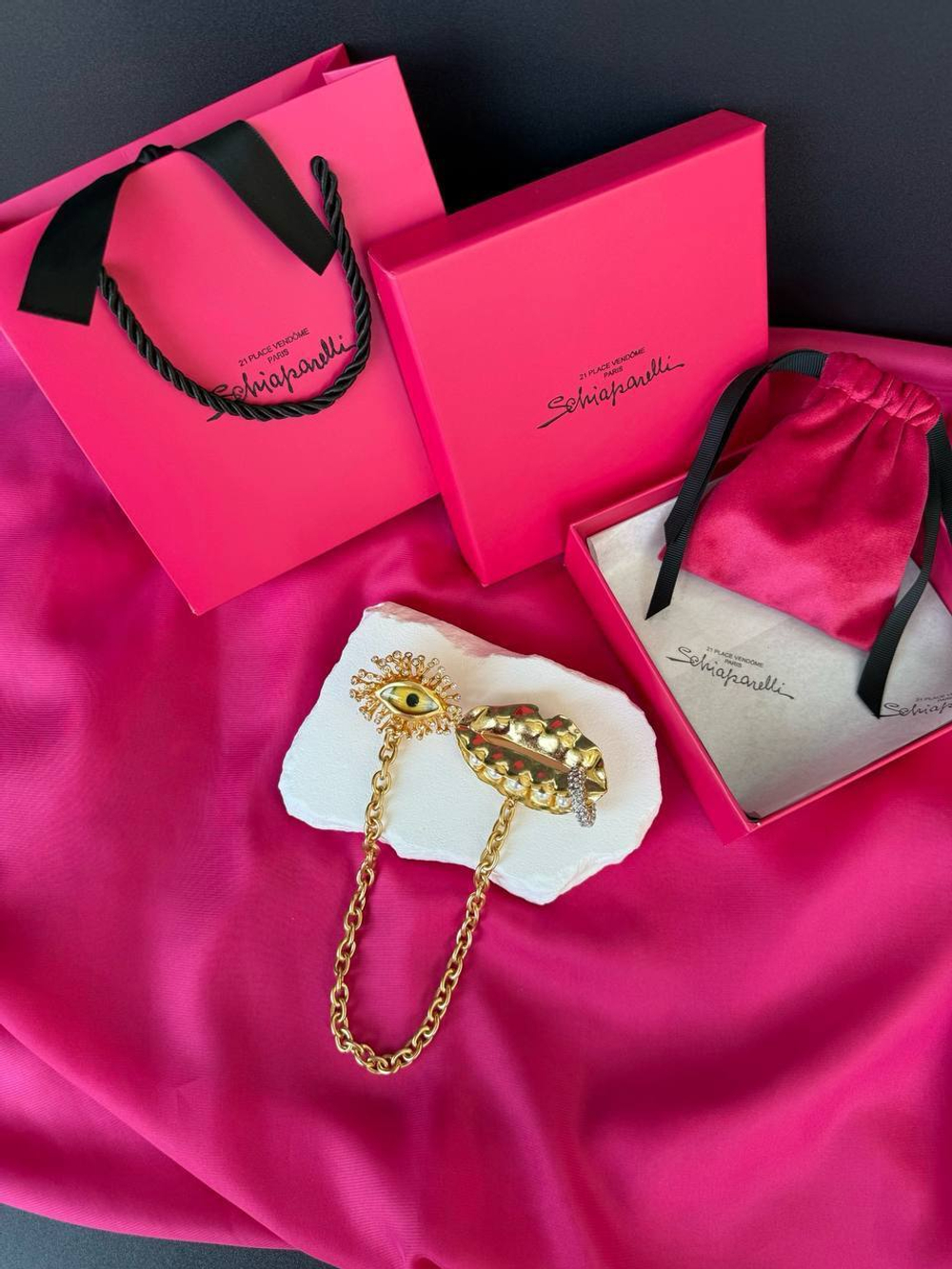 Брошь Schiaparelli