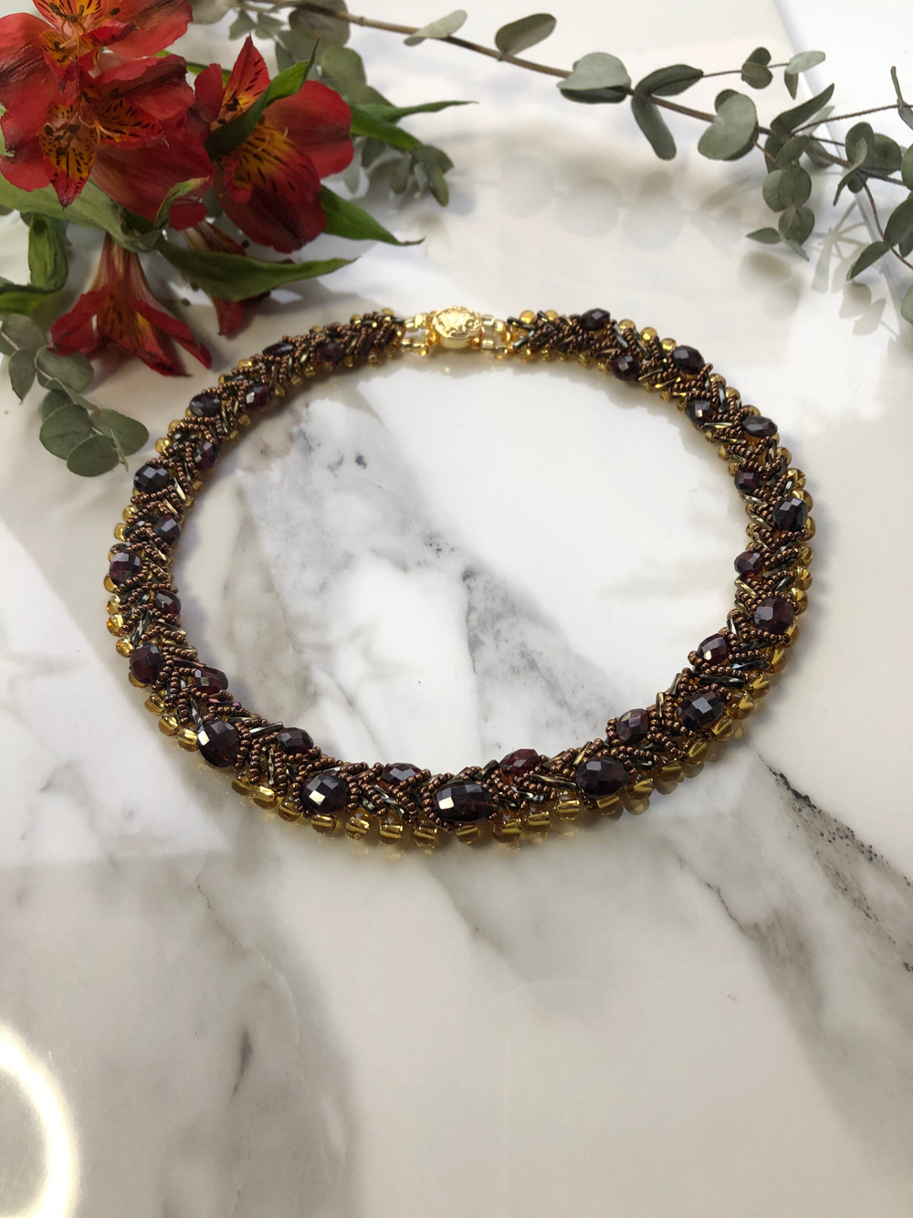 Колье из бисера "Змейка" ручной работы 48 см с камнем Гранат (альмандин)