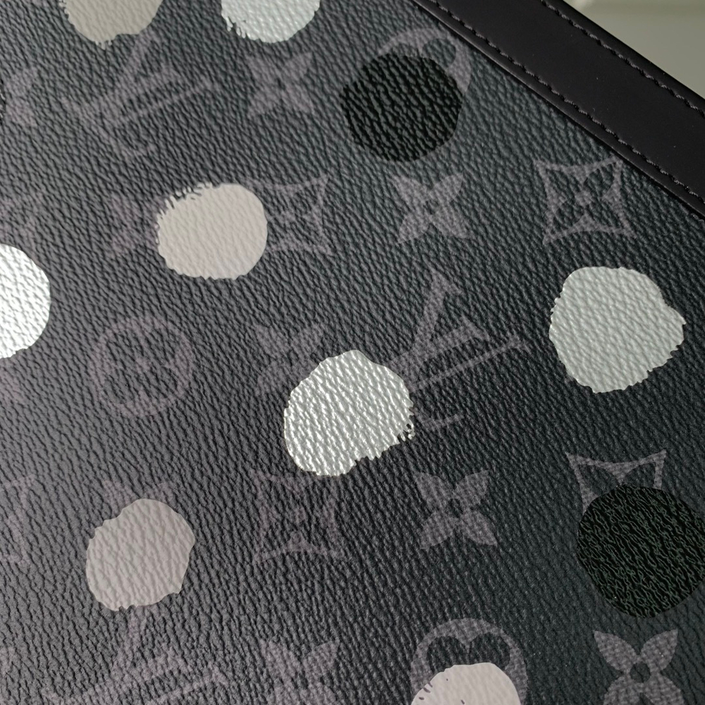 Louis Vuitton Pochette Voyage MM