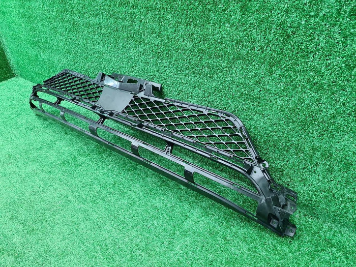 Решетка переднего бампера Genesis GV70 (2020-н.в.)