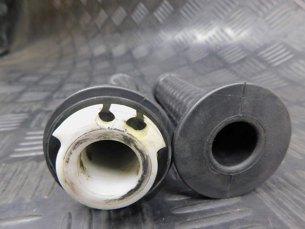 Ручка газа с грипсами Yamaha TDM850 RN03J 2001