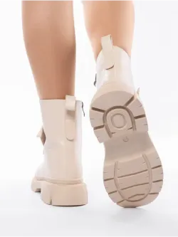 Зимние ботинки на высокой платформе