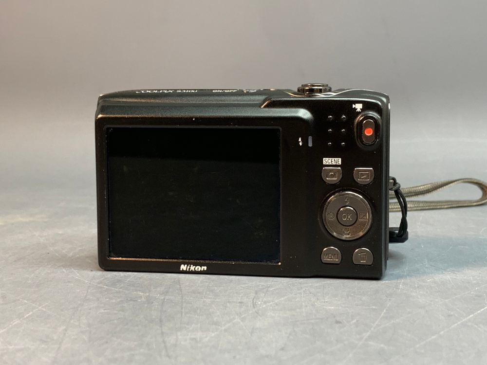 Nikon Coolpix S3100, под ремонт или на запчасти