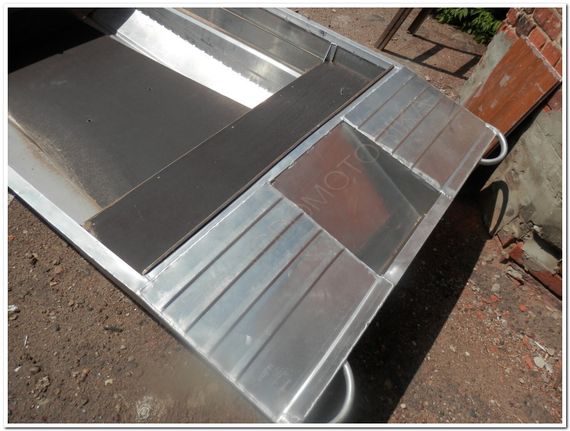 Алюминиевая моторно-гребная лодка Вятка Вариант