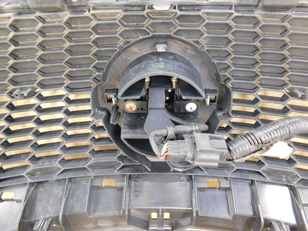 решетка радиатора Nissan Note E12 2017