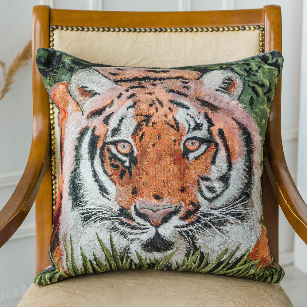 Гобеленовая наволочка для декоративной подушки Охотник 47х47