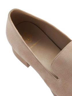 Женские замшевые туфли бежевые на низком каблуке