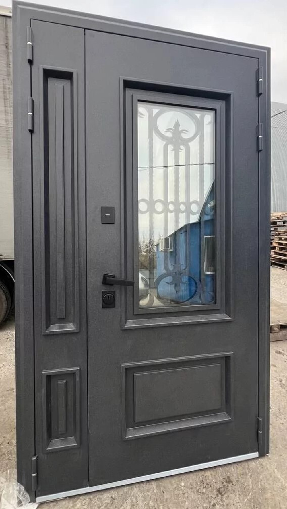 Дверь входная Калипсо двухстворчатая букле графит/муар 8019