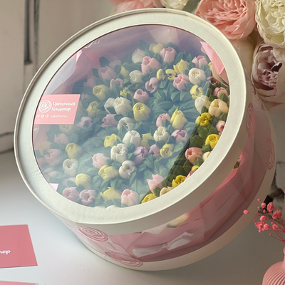 Букет 13 цветочных капкейков тюльпанов в прозрачном премиум коробе
