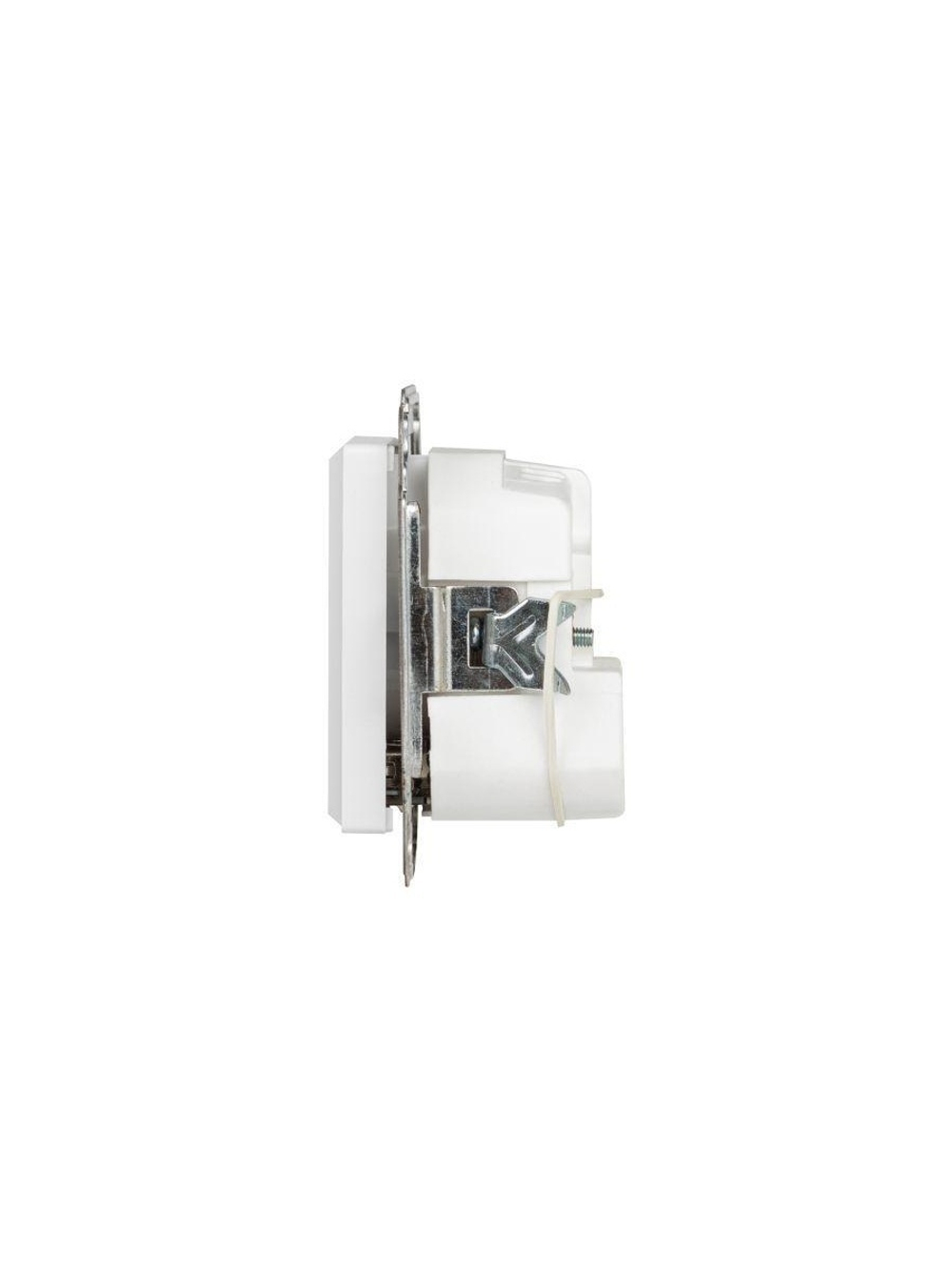 Розетка 1-м СП Accent 6-410-01 16А IP20 250В P+E Schuko защ. шторки + 2хUSB бел. Intro Б0063689