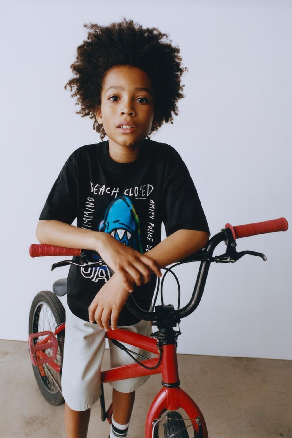 ZARA ФУТБОЛКА С ПРИНТОМ JAWS © 50TH ANNIVERSARY, ЧЕРНЫЙ