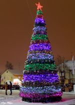 Светодинамическая елка каркасная - встроенная гирлянда цветная -"Уральская" 10 м