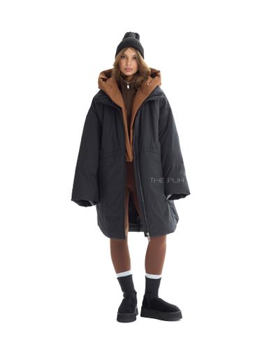 Черно-коричневый длинный пуховик с капюшоном