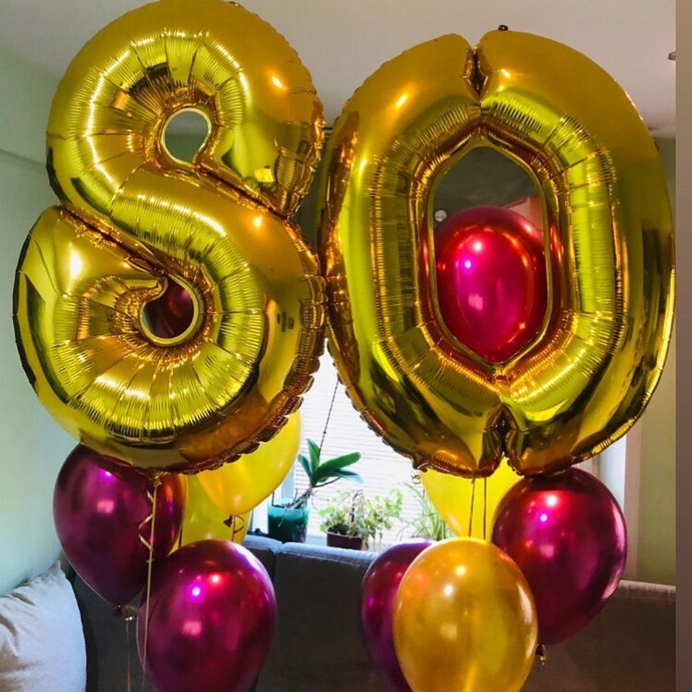 Композиция из шаров на 80 лет женщине