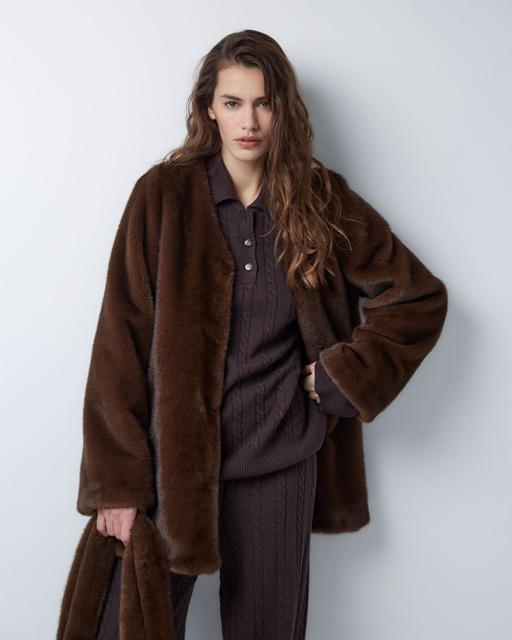 Шуба из искусственного меха норки коричневый