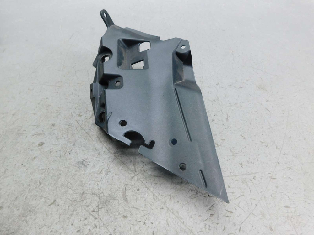 Пластик внутренний левый Yamaha MT-09 2018 BS2-2172E 031946