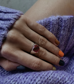 Кольцо-печатка Правлю миром с корундом рубина