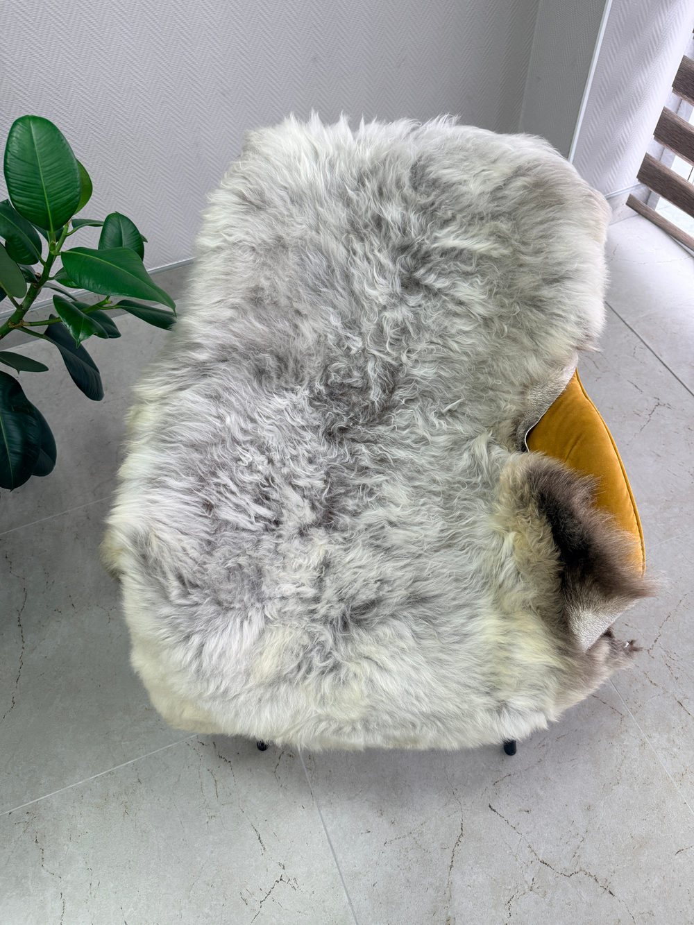 Шкура коврик меховой прикроватный овчина, 120х65 см.