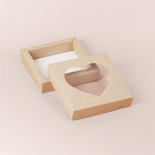 Коробка для пряников с окном сердце 125*125*30 мм (крафт)