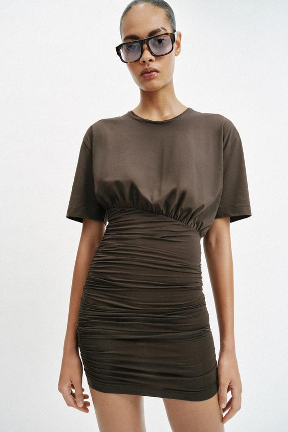 ZARA КОРОТКОЕ ПЛАТЬЕ СО СБОРКАМИ, ТЕМНЫЙ ХАКИ