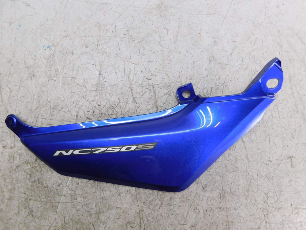 Пластик боковой правый Honda NC750S RC70 64251-MGS-D100