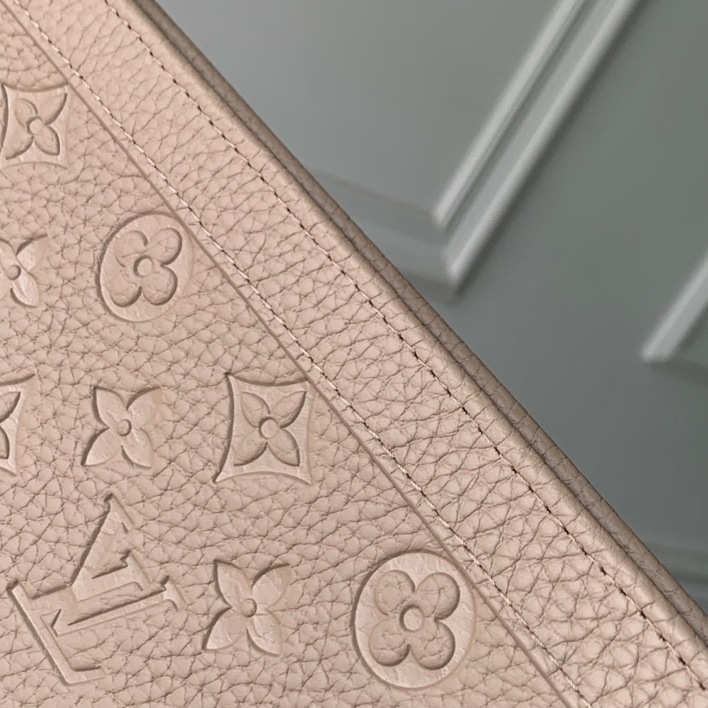 Louis Vuitton Pochette Voyage MM