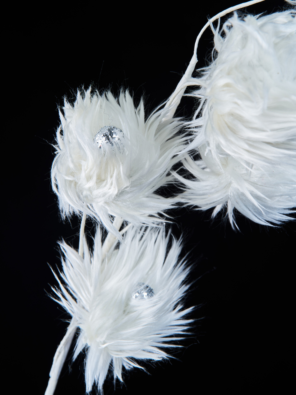 Веточка с пушистыми цветками 74см ChristmasDeLuxe белая с серебром