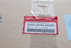 64501-KWN-902ZD. COVER, R. FR. *NHA14M*, Silver. Honda PCX.  (NHA14M SEAL SILVER METALLIC)