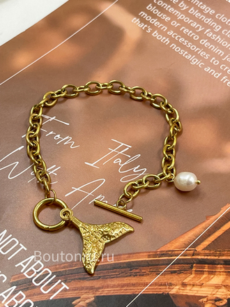 Золотистый браслет с подвесной "Хвост Кита" и жемчужиной