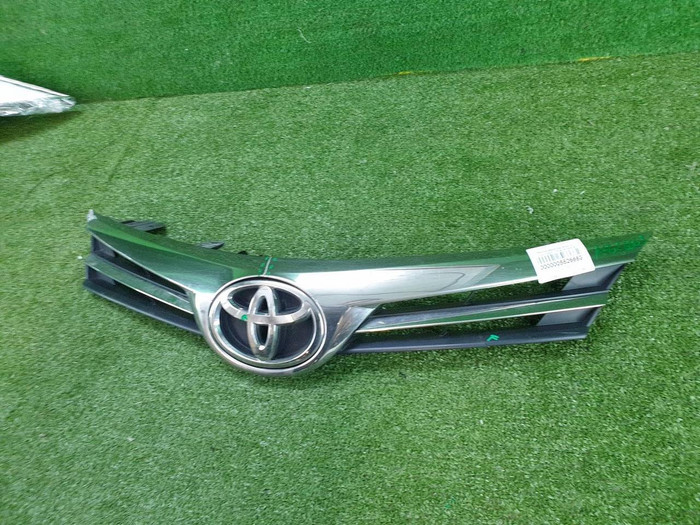 Решетка радиатора Toyota Corolla E160 (2015-2019)