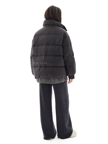 Черный пуховик с комбинированной рубашкой