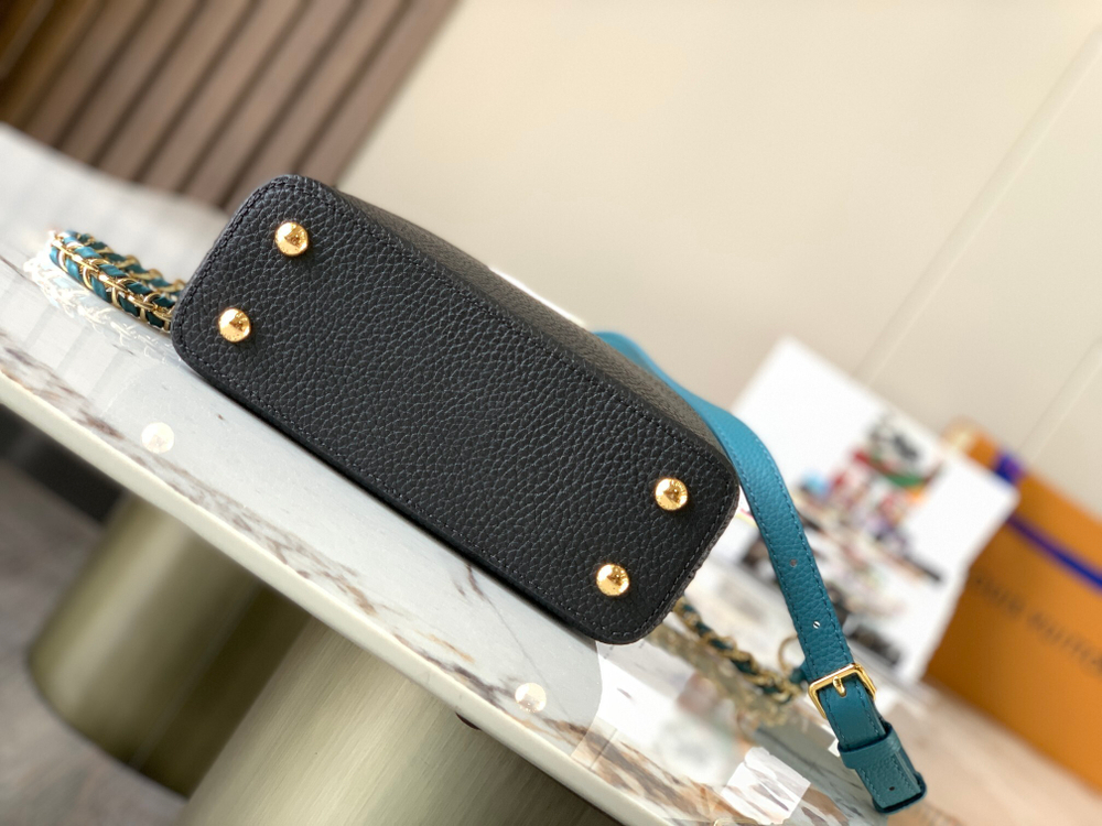 Louis Vuitton Capucines Mini