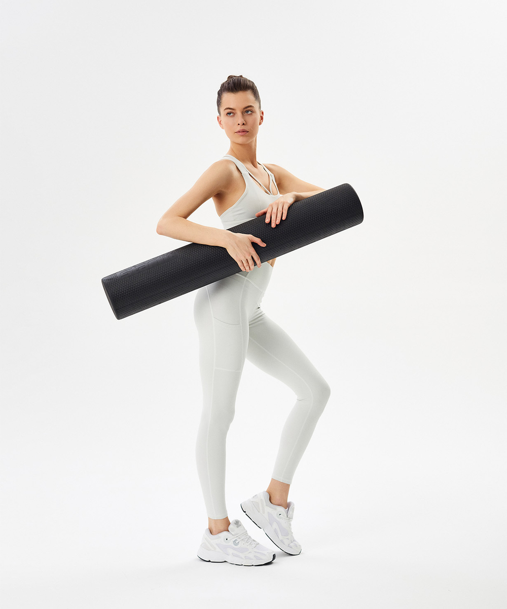 Ролик массажный STARFIT FA-520, EVA, средняя жесткость, 90х15 cм, черный