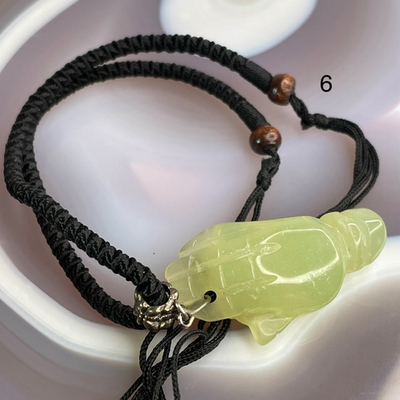 51843  Серпентин Кулон Рука на шнурке 42мм