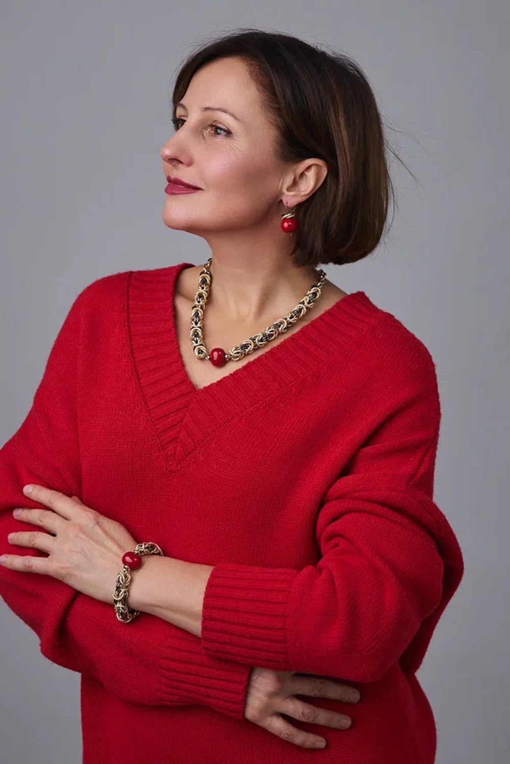 Колье Византия биколор:золото и графит с красным плоским жемчугом Майорка