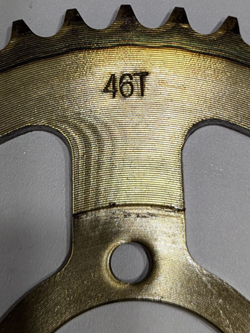 Звезда ведомая задняя 420-46T для мотоцикла, питбайка, мопеда (сталь, закаленные зубья, венец)