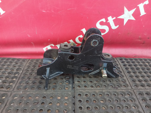 Кронштейн торсиона кабины левый 2023г.