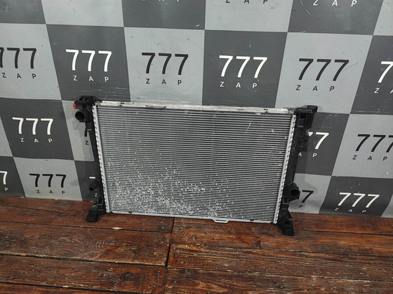 Радиатор двигателя Mercedes A-Class (W176) 12-18 Б/У Оригинал A2465001303