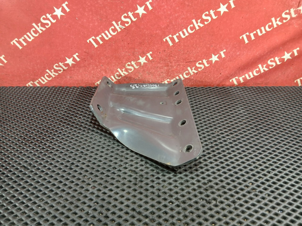 Кронштейн траверсы передний левый