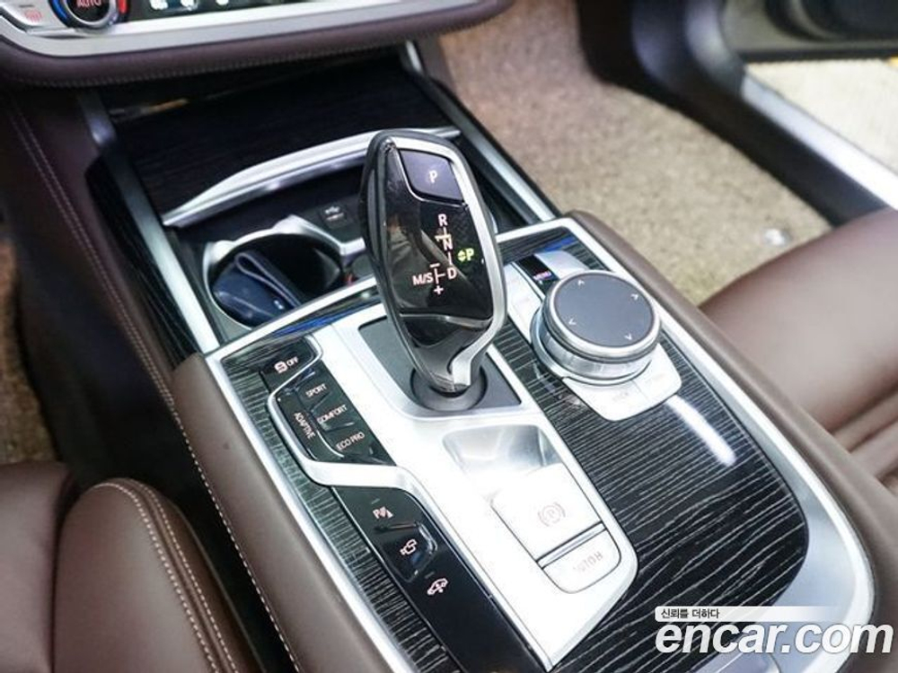 BMW 7 Series (G11) 740i M Sports (03.2021)