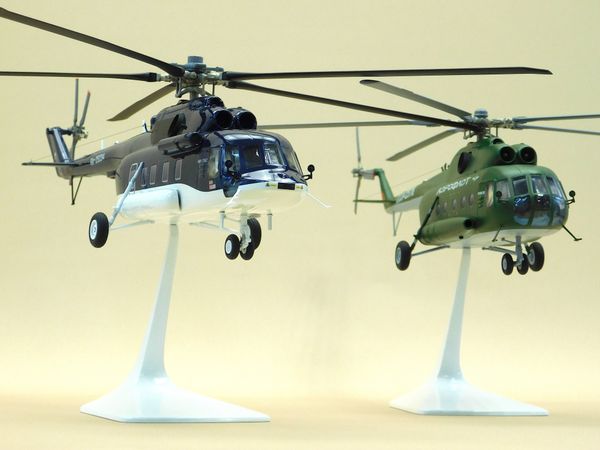 Модели вертолетов Ми-171А2 и Ми-8 в масштабе 1:48
