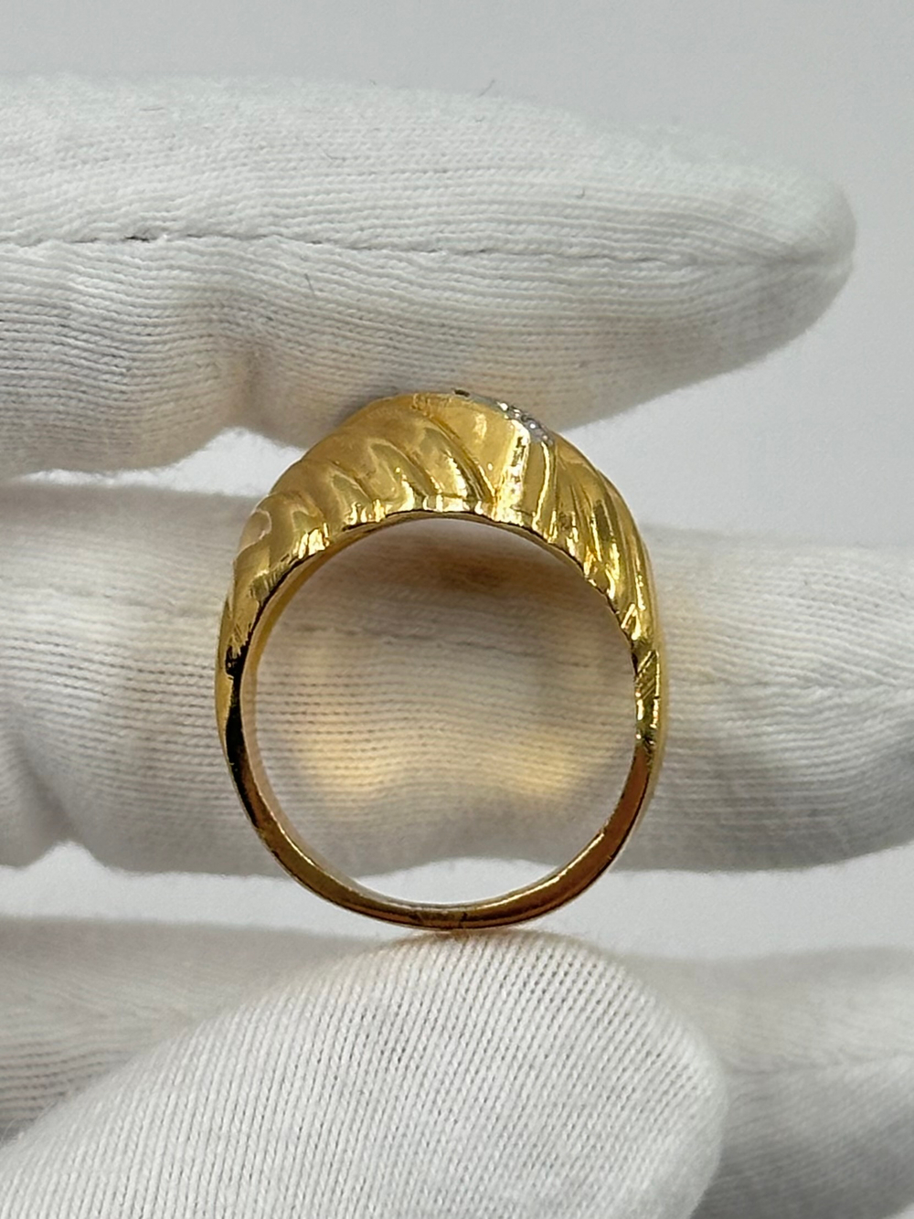 Кольцо с кристаллами