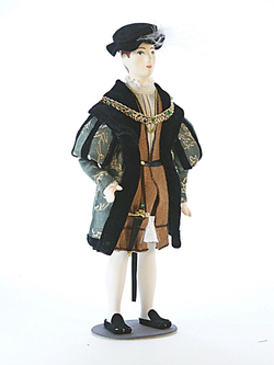 Кукла фарфоровая в немецком придворном костюме