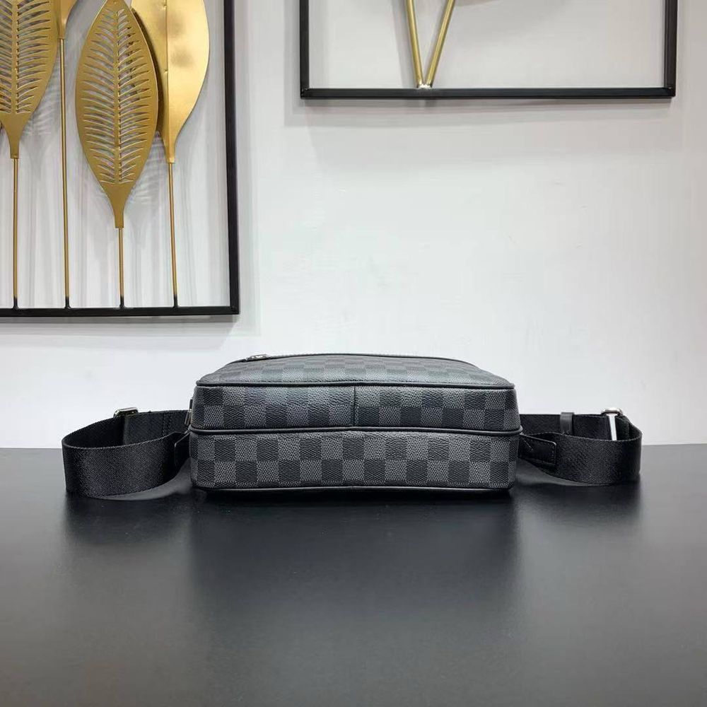 Сумка-мессенджер Louis Vuitton