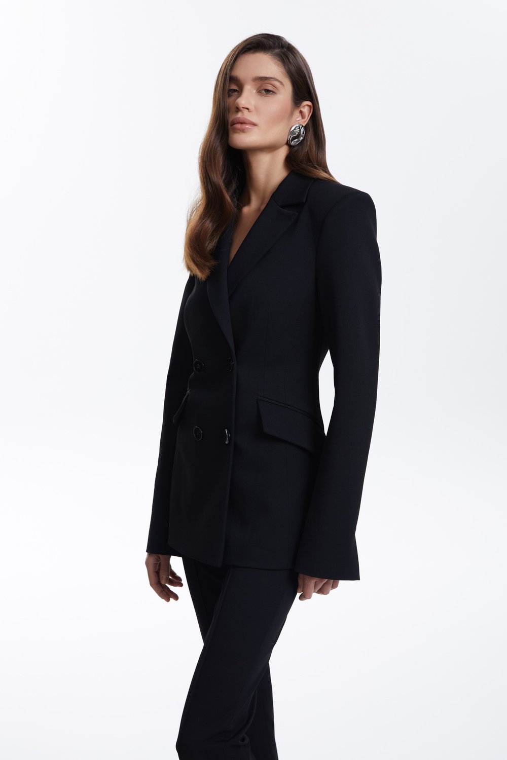 Жакет с объёмными плечами