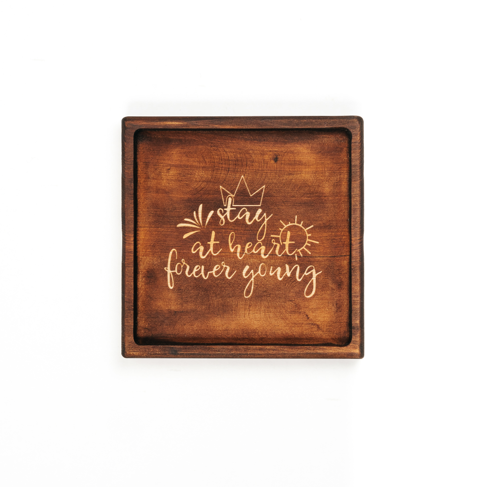 Деревянная менажница из кедра для подачи блюд и закусок с гравировкой "Stay at heart forever going"