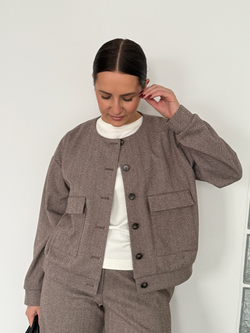 Трикотажный костюм с бомбером бежевый